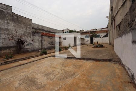 Casa à venda com 110m², 2 quartos e sem vagaQuintal/Jardim