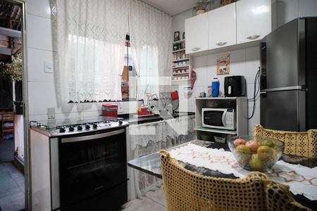 Casa à venda com 200m², 2 quartos e 2 vagasCozinha