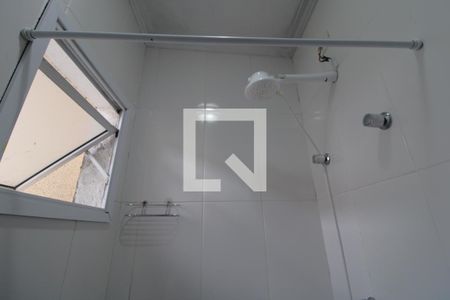 Chuveiro banheiro da suíte de casa para alugar com 3 quartos, 83m² em Vila Campo Grande, São Paulo