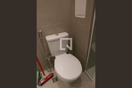 Banheiro de kitnet/studio para alugar com 1 quarto, 26m² em Perdizes, São Paulo