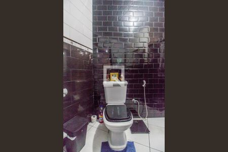 Casa de condomínio para alugar com 98m², 2 quartos e 2 vagasBanheiro da Suíte