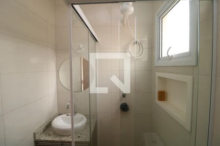 Banheiro de casa para alugar com 1 quarto, 30m² em Chácara Belenzinho, São Paulo