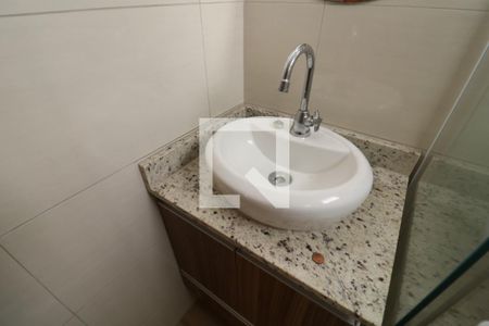 Banheiro de casa para alugar com 1 quarto, 30m² em Chácara Belenzinho, São Paulo