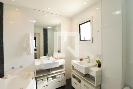 Apartamento à venda com 120m², 3 quartos e 3 vagasBanheiro da Suíte 1