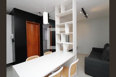 Sala de casa de condomínio para alugar com 2 quartos, 82m² em Vila Dom Pedro Ii, São Paulo