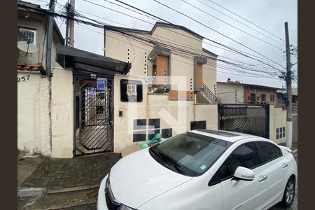Casa de condomínio para alugar com 82m², 2 quartos e 2 vagas Casa de condomínio para alugar com 82m², 2 quartos e 2 vagasFachada com plaquinha