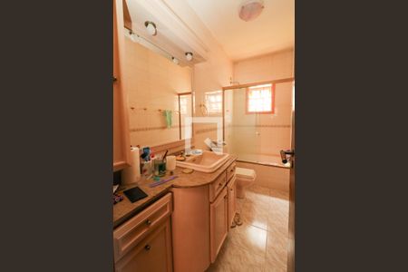 Casa à venda com 302m², 3 quartos e 3 vagasBanheiro Social