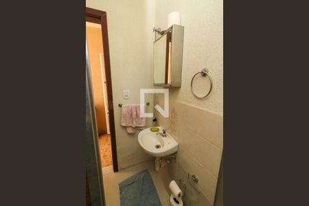 Casa à venda com 302m², 3 quartos e 3 vagasBanheiro de serviço