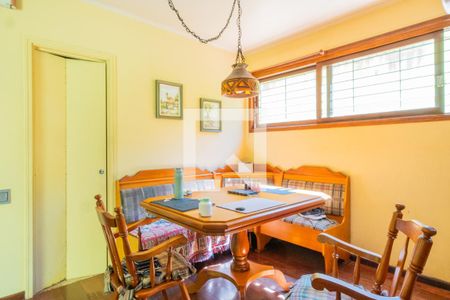 Casa à venda com 300m², 4 quartos e 4 vagas Casa à venda com 300m², 4 quartos e 4 vagasCozinha