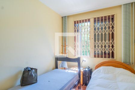 Casa à venda com 300m², 4 quartos e 4 vagas Casa à venda com 300m², 4 quartos e 4 vagasQuarto 2