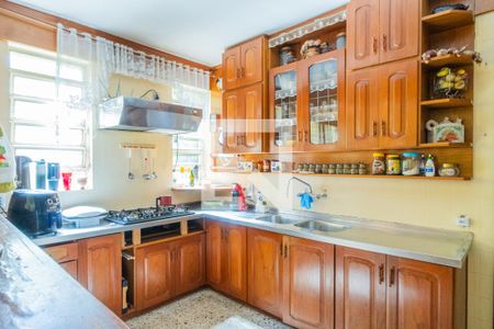 Casa à venda com 300m², 4 quartos e 4 vagas Casa à venda com 300m², 4 quartos e 4 vagasCozinha