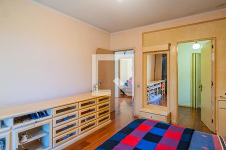 Casa à venda com 300m², 4 quartos e 4 vagas Casa à venda com 300m², 4 quartos e 4 vagasQuarto 4 - Suíte