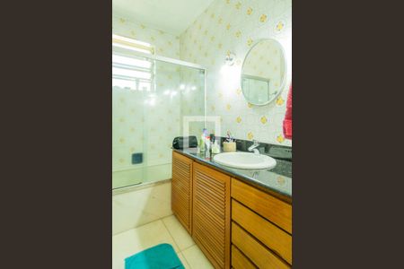 Casa à venda com 300m², 4 quartos e 4 vagas Casa à venda com 300m², 4 quartos e 4 vagasBanheiro da Suíte