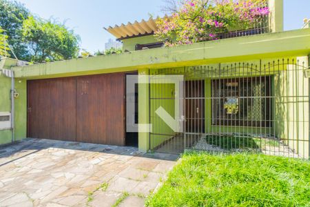 Casa à venda com 300m², 4 quartos e 4 vagas Casa à venda com 300m², 4 quartos e 4 vagasFachada