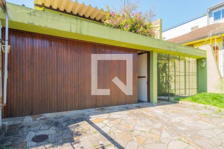 Casa à venda com 300m², 4 quartos e 4 vagas Casa à venda com 300m², 4 quartos e 4 vagasFachada