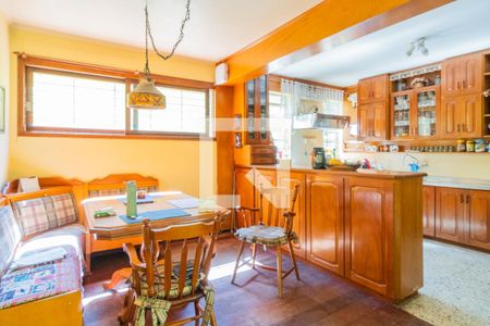 Casa à venda com 300m², 4 quartos e 4 vagas Casa à venda com 300m², 4 quartos e 4 vagasCozinha