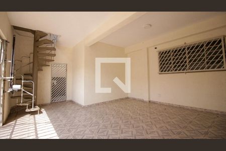 Garagem de casa para alugar com 2 quartos, 130m² em Vila Olinda, São Paulo