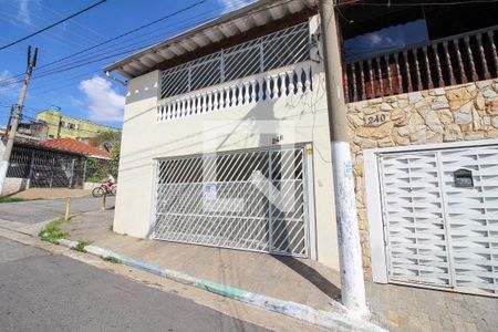 Casa para alugar com 130m², 2 quartos e 2 vagas Casa para alugar com 130m², 2 quartos e 2 vagasFachada