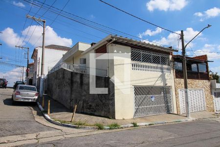 Casa para alugar com 130m², 2 quartos e 2 vagas Casa para alugar com 130m², 2 quartos e 2 vagasFachada