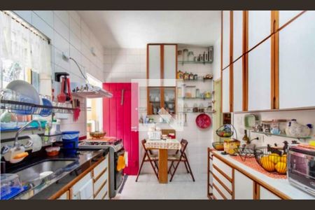 Casa à venda com 224m², 3 quartos e 1 vaga Casa à venda com 224m², 3 quartos e 1 vagaCozinha