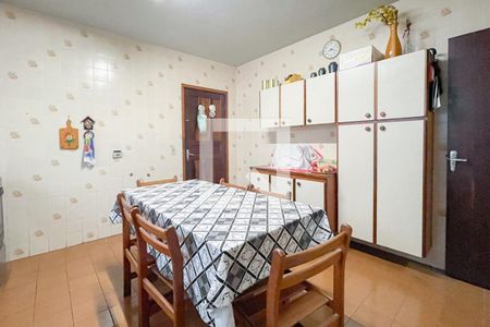 Casa à venda com 280m², 2 quartos e 2 vagasCozinha
