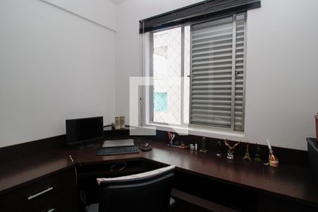 Apartamento à venda com 130m², 4 quartos e 4 vagas Apartamento à venda com 130m², 4 quartos e 4 vagasEscritório