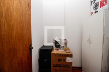 Apartamento à venda com 130m², 4 quartos e 4 vagas Apartamento à venda com 130m², 4 quartos e 4 vagasLavanderia