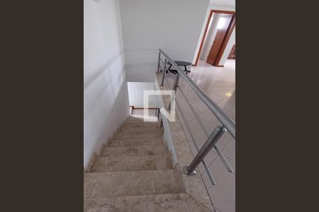 Apartamento para alugar com 200m², 3 quartos e 3 vagas Apartamento para alugar com 200m², 3 quartos e 3 vagasEscada