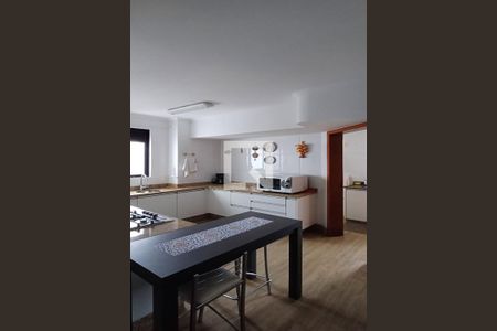 Apartamento para alugar com 200m², 3 quartos e 3 vagas Apartamento para alugar com 200m², 3 quartos e 3 vagasCozinha