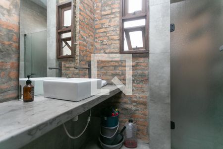 Banheiro de apartamento à venda com 1 quarto, 46m² em Rio Branco, Porto Alegre