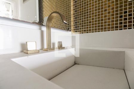 Apartamento à venda com 71m², 2 quartos e 2 vagasBanheiro Social