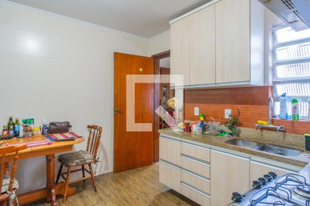 Casa à venda com 275m², 6 quartos e 4 vagasCozinha e Área de Serviço - Casa 2