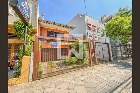 Casa à venda com 275m², 6 quartos e 4 vagasFachada