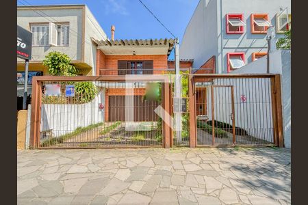 Casa à venda com 275m², 6 quartos e 4 vagasFachada
