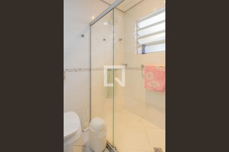 Casa à venda com 275m², 6 quartos e 4 vagasBanheiro do Quarto 1 - Casa 2