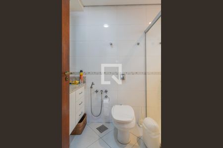 Casa à venda com 275m², 6 quartos e 4 vagasBanheiro do Quarto 1 - Casa 2