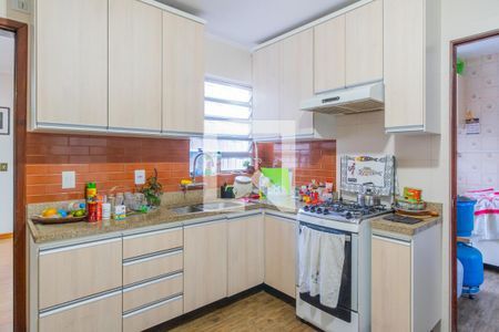 Casa à venda com 275m², 6 quartos e 4 vagasCozinha e Área de Serviço - Casa 2