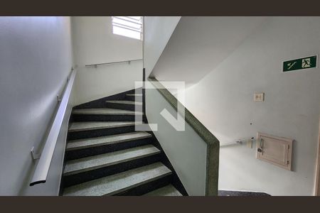 Apartamento para alugar com 70m², 2 quartos e 1 vagaEscada