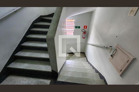 Apartamento para alugar com 70m², 2 quartos e 1 vagaEscada