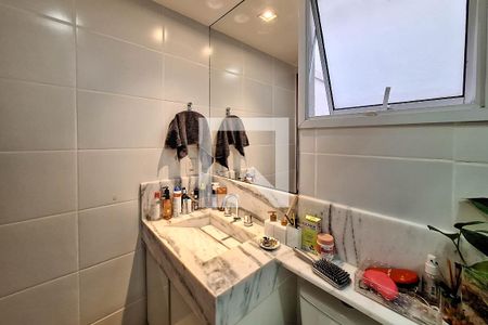 Apartamento à venda com 107m², 3 quartos e 2 vagas Apartamento à venda com 107m², 3 quartos e 2 vagasBanheiro da Suíte