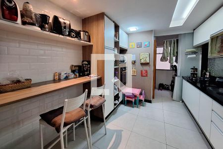 Apartamento à venda com 107m², 3 quartos e 2 vagas Apartamento à venda com 107m², 3 quartos e 2 vagasCozinha