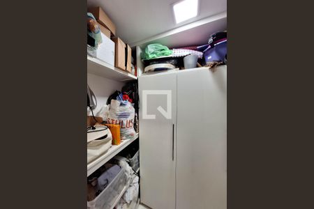 Apartamento à venda com 107m², 3 quartos e 2 vagas Apartamento à venda com 107m², 3 quartos e 2 vagasQuarto de Serviço