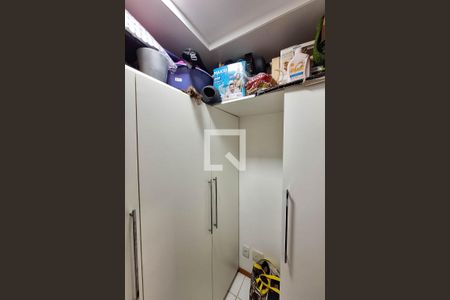 Apartamento à venda com 107m², 3 quartos e 2 vagas Apartamento à venda com 107m², 3 quartos e 2 vagasQuarto de Serviço