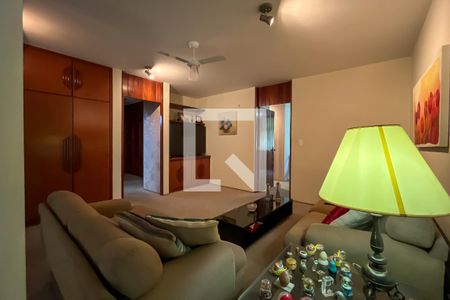 Casa à venda com 432m², 4 quartos e 6 vagasSala Tv