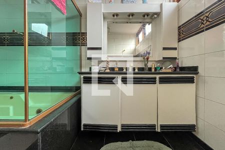 Casa à venda com 432m², 4 quartos e 6 vagasBanheiro da Suíte 1