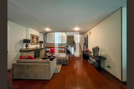 Casa à venda com 432m², 4 quartos e 6 vagasSala