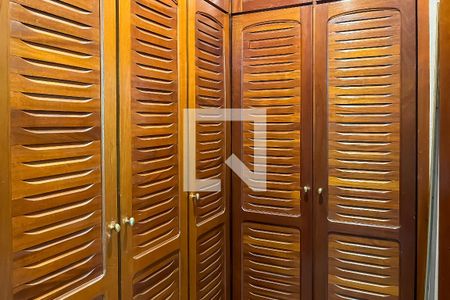 Casa à venda com 432m², 4 quartos e 6 vagasCloset Suíte 2