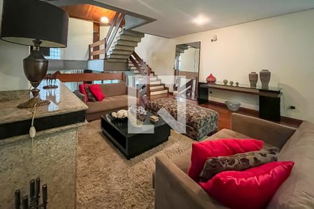 Casa à venda com 432m², 4 quartos e 6 vagasSala