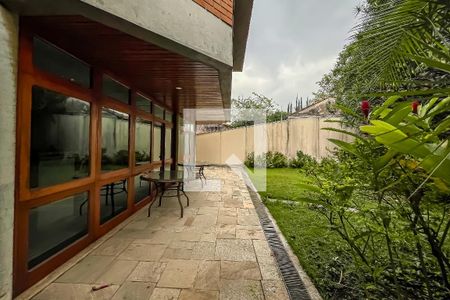 Casa à venda com 432m², 4 quartos e 6 vagasQuintal