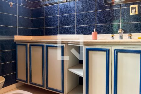 Casa à venda com 432m², 4 quartos e 6 vagasBanheiro Suíte 3